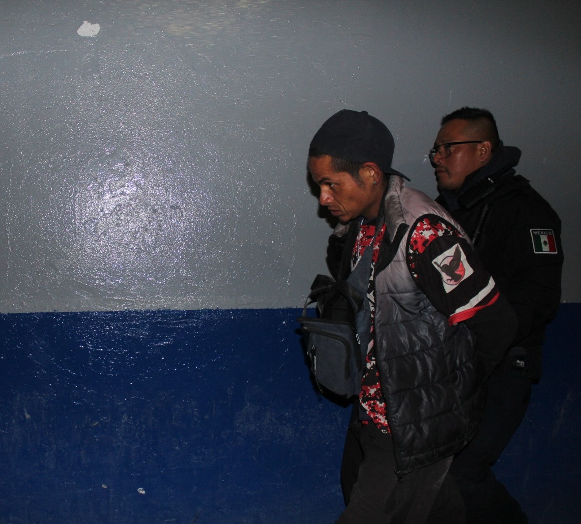 Arrestan a sospechoso en calles de Miravalle
