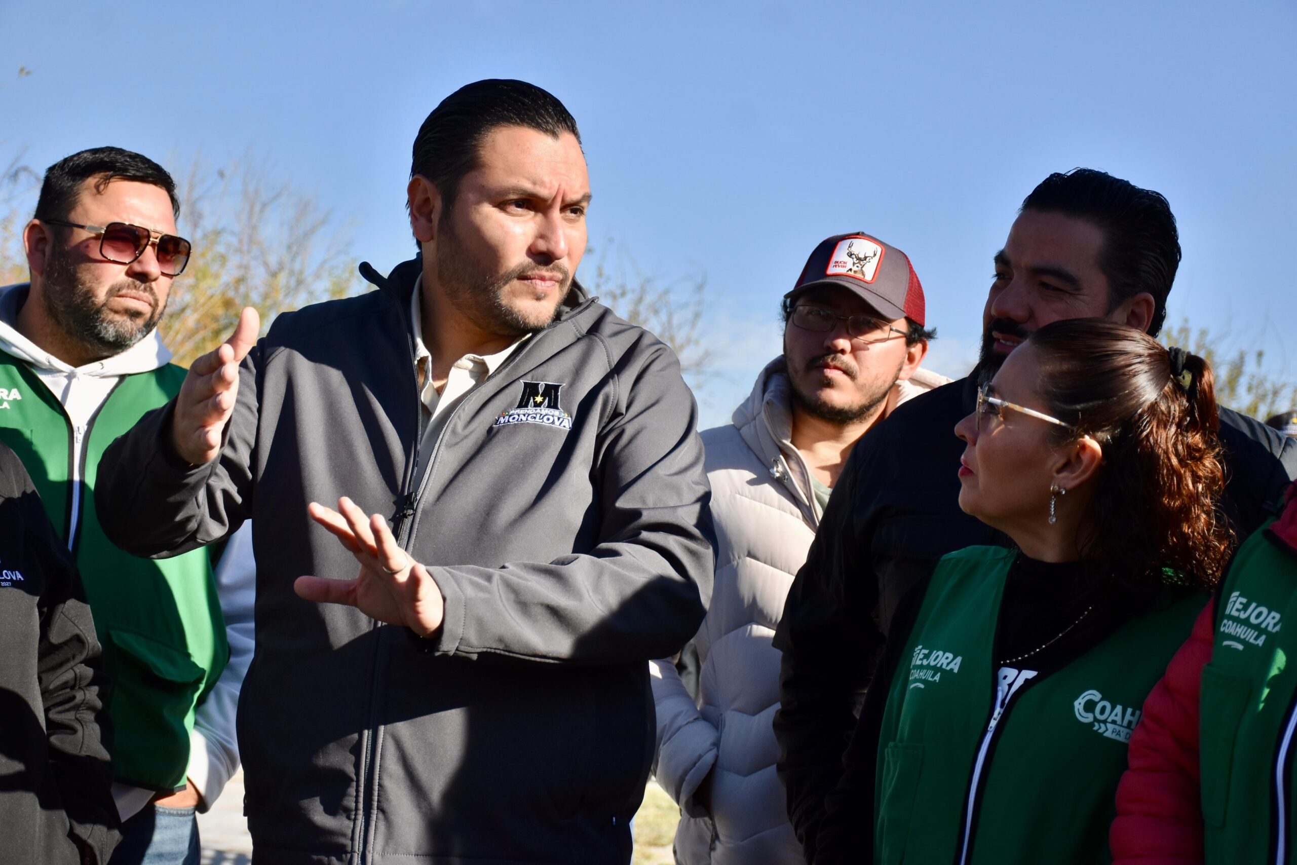 Pone en marcha Carlos la “Ola Monclovense”