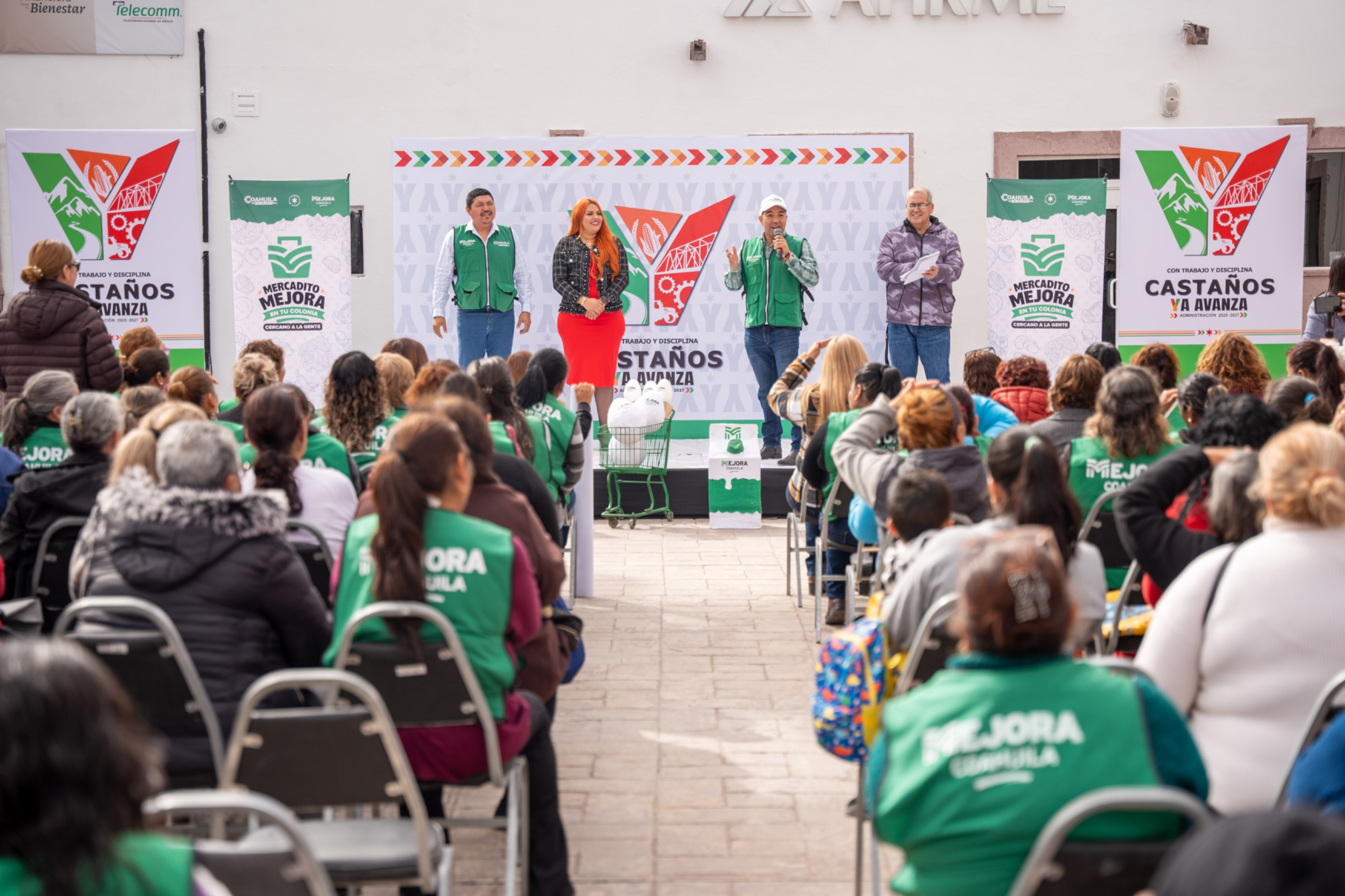 Beneficia mercadito de Mejora Coahuila a familias de Castaños