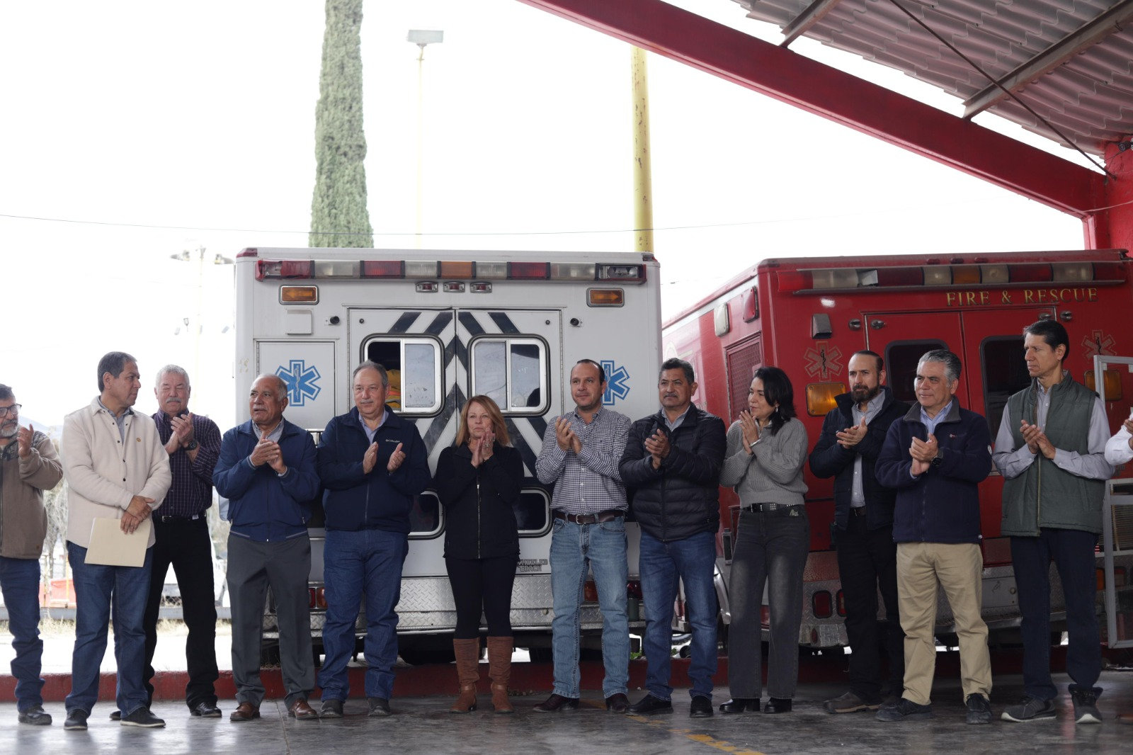 Recibe Parras equipo para Bomberos de la ciudad hermana Grapevine