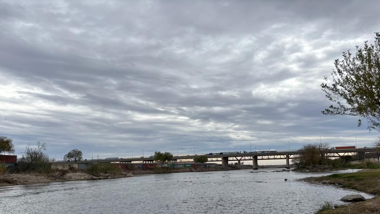 Paso de migrantes en Piedras Negras: Cruces lucen vacíos antes del segundo mandato de Trump