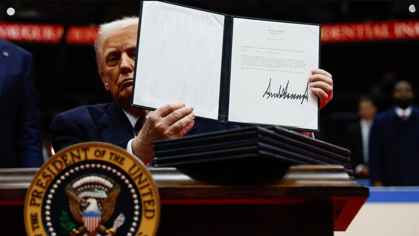 Donald Trump ‘la cumple’: Firma orden para declarar a los cárteles como terroristas; ‘México no quiere eso’