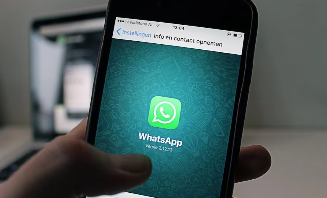 Páginas falsas y mensajes de WhatsApp, así operan estafadores en el sector financiero, alerta Condusef