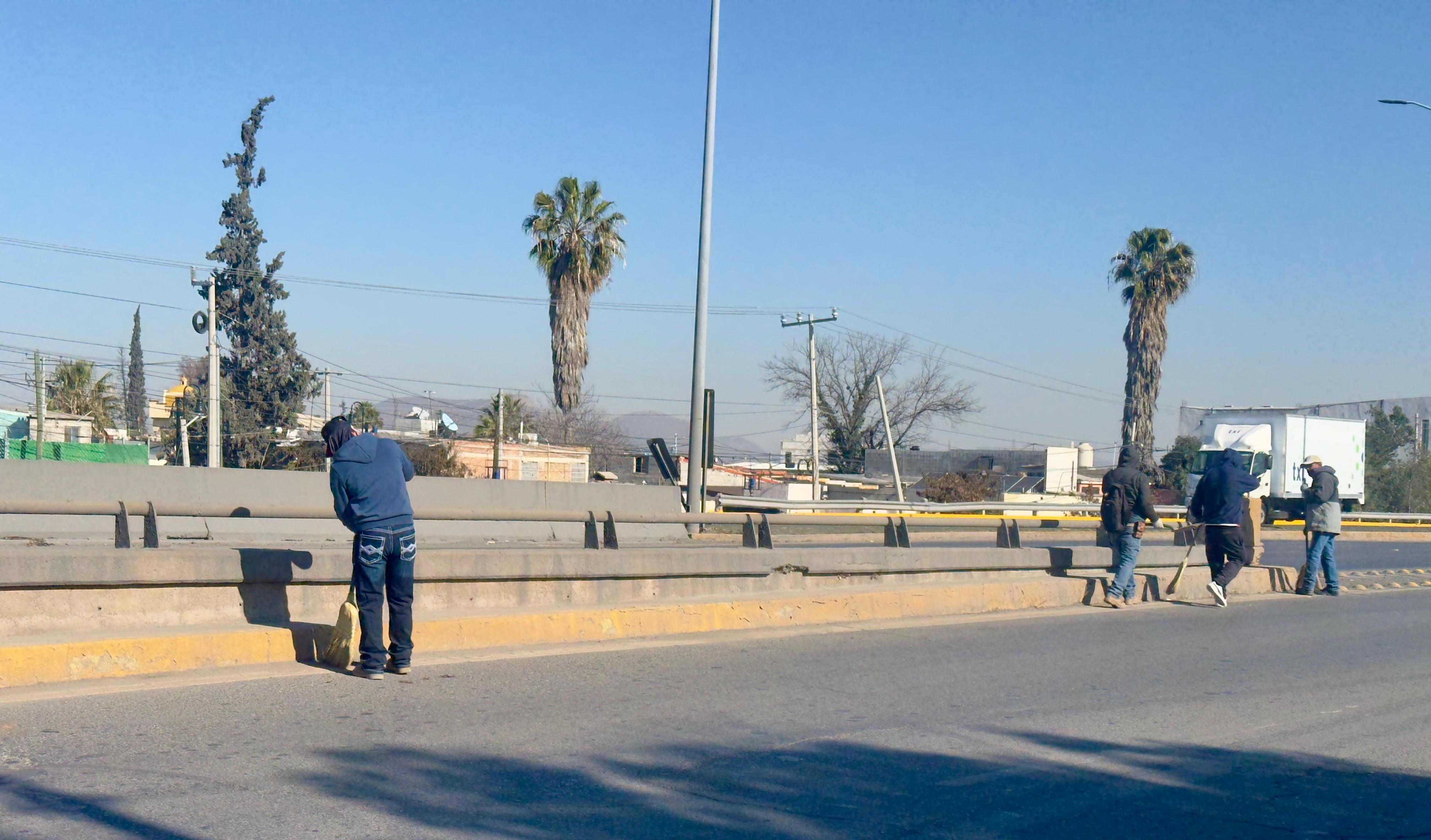 Intensifica Municipio limpieza de vialidades; trabajan en el bulevar Miguel Ramos Arizpe