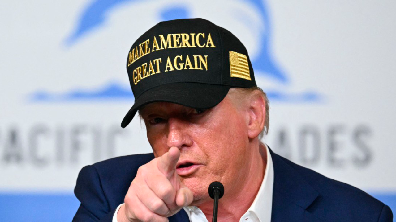 Donald Trump ordena despedir a funcionarios ligados a programas de diversidad y medio ambiente