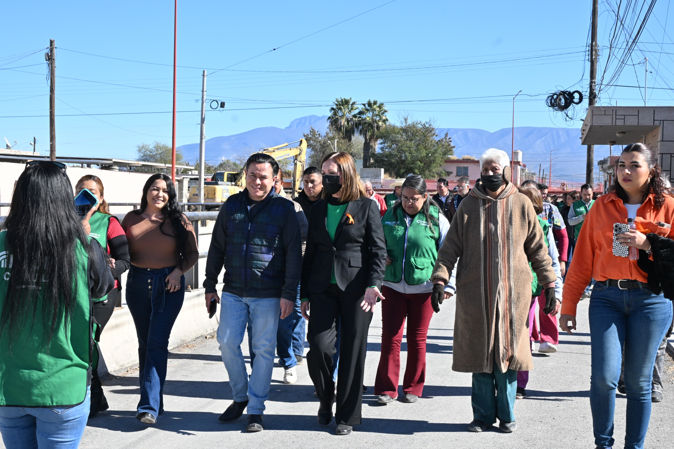 Sari Pérez, junto al equipo de Mejora supervisa los trabajos del paso a desnivel del Par Vial
