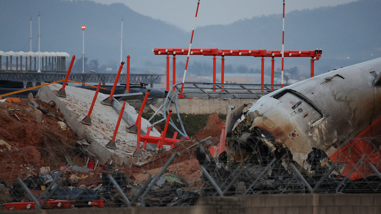 La caja negra del avión siniestrado en Corea del Sur dejó de grabar cuatro minutos antes del impacto
