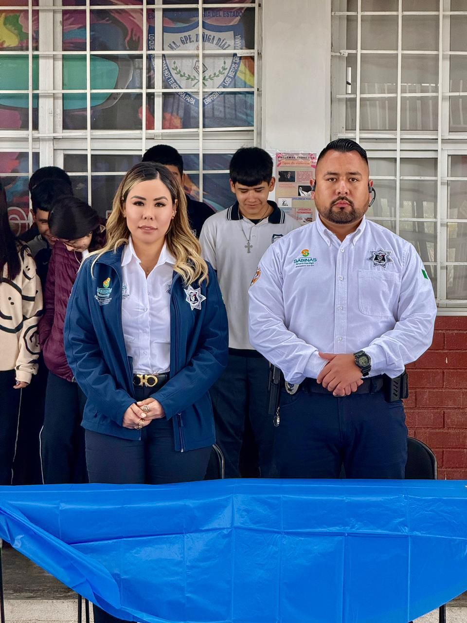 Inaugura mando policial de Sabinas, programa de prevención contra las drogas en escuelas.
