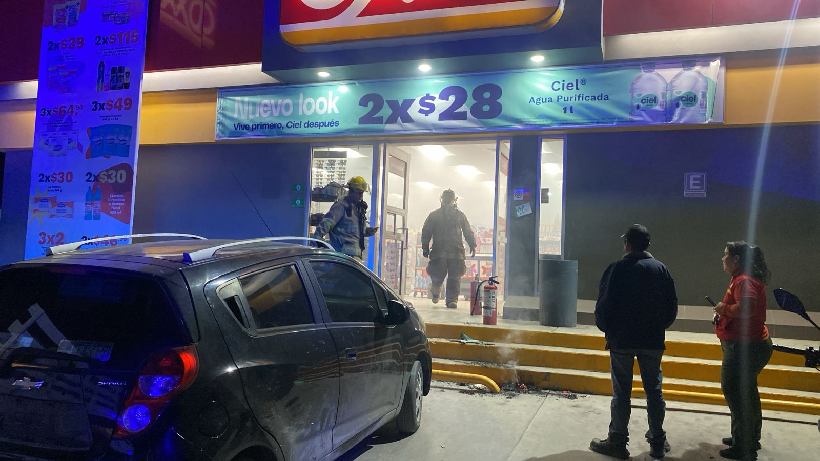 Causa incendio pirómano en Oxxo