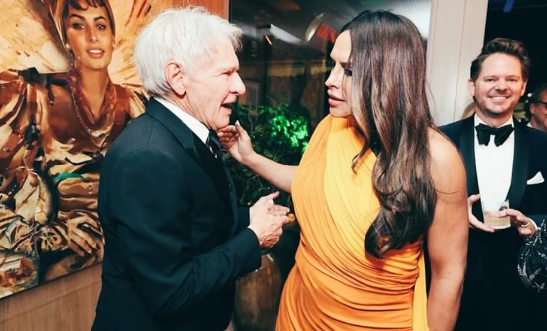 Karla Sofía Gascón ignora las críticas y presume momento con Harrison Ford