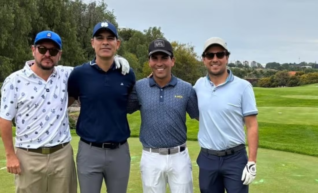 Checo Pérez disfruta de su tiempo libre; juega golf con Rafa Márquez