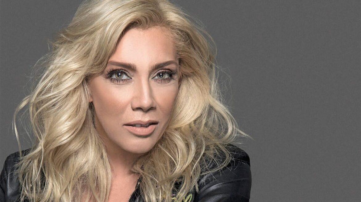 Cynthia Klitbo considera ser chofer por aplicación tras perder sus ahorros