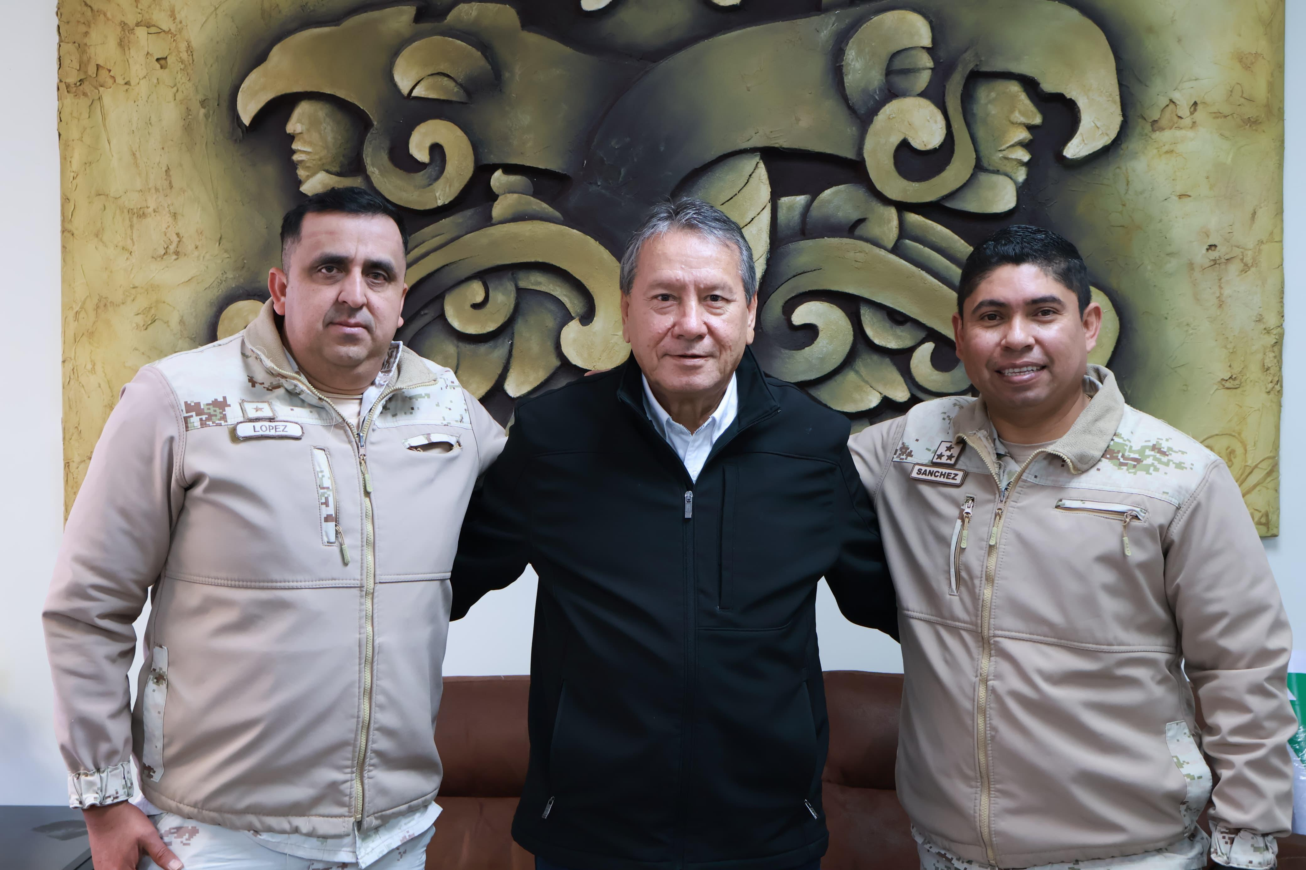 Trabaja Óscar Ríos con Ejército para seguridad de San Juan de Sabinas