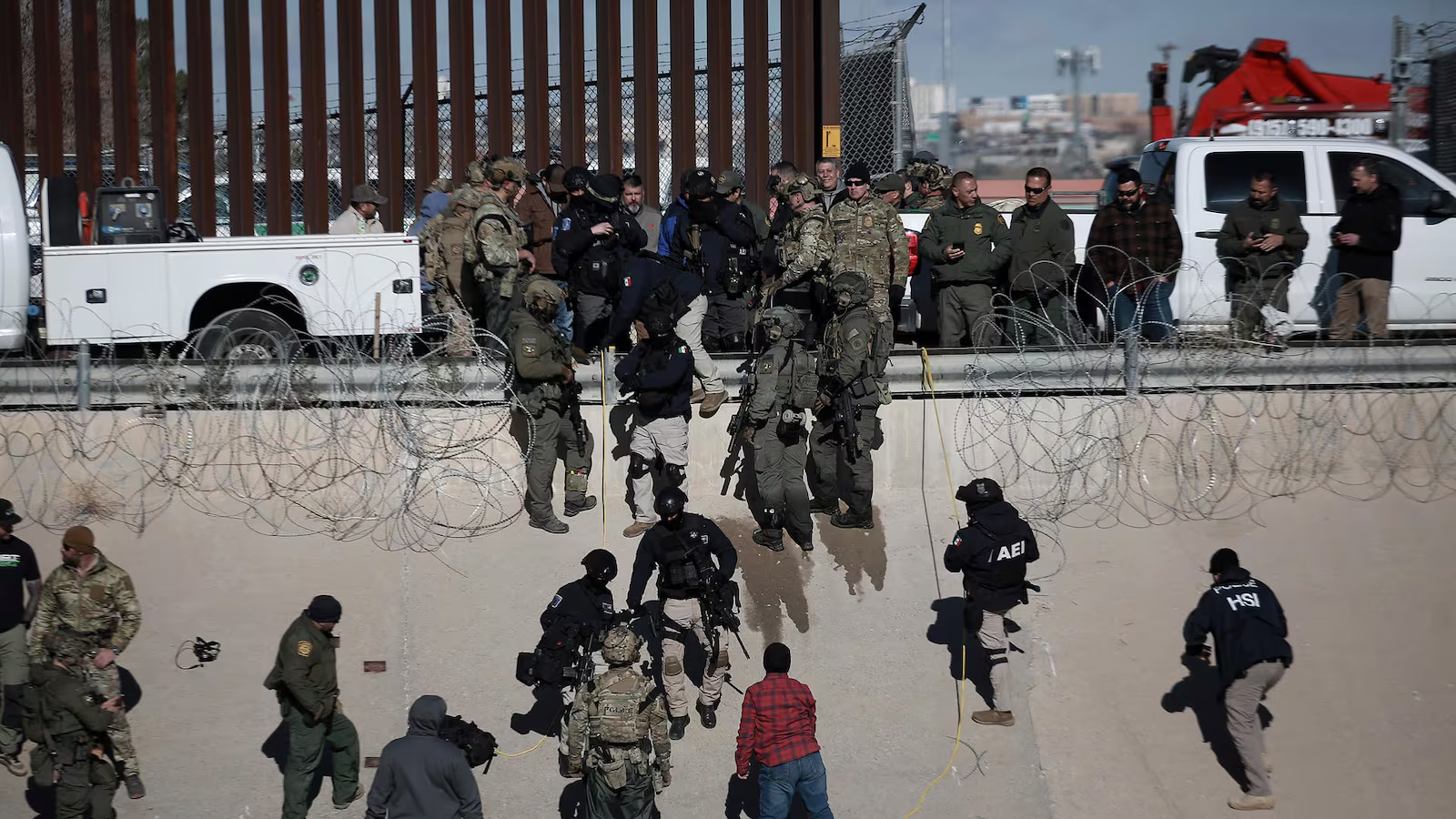 Túnel hacia Texas era usado por migrantes: ‘Tiene más de 1 año y autoridades tardaron’, acusa activista