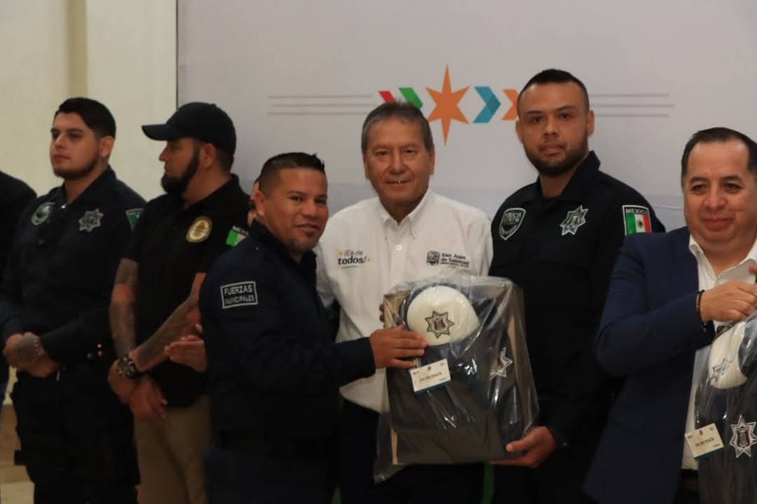 Anuncia Óscar Ríos aumento a policías