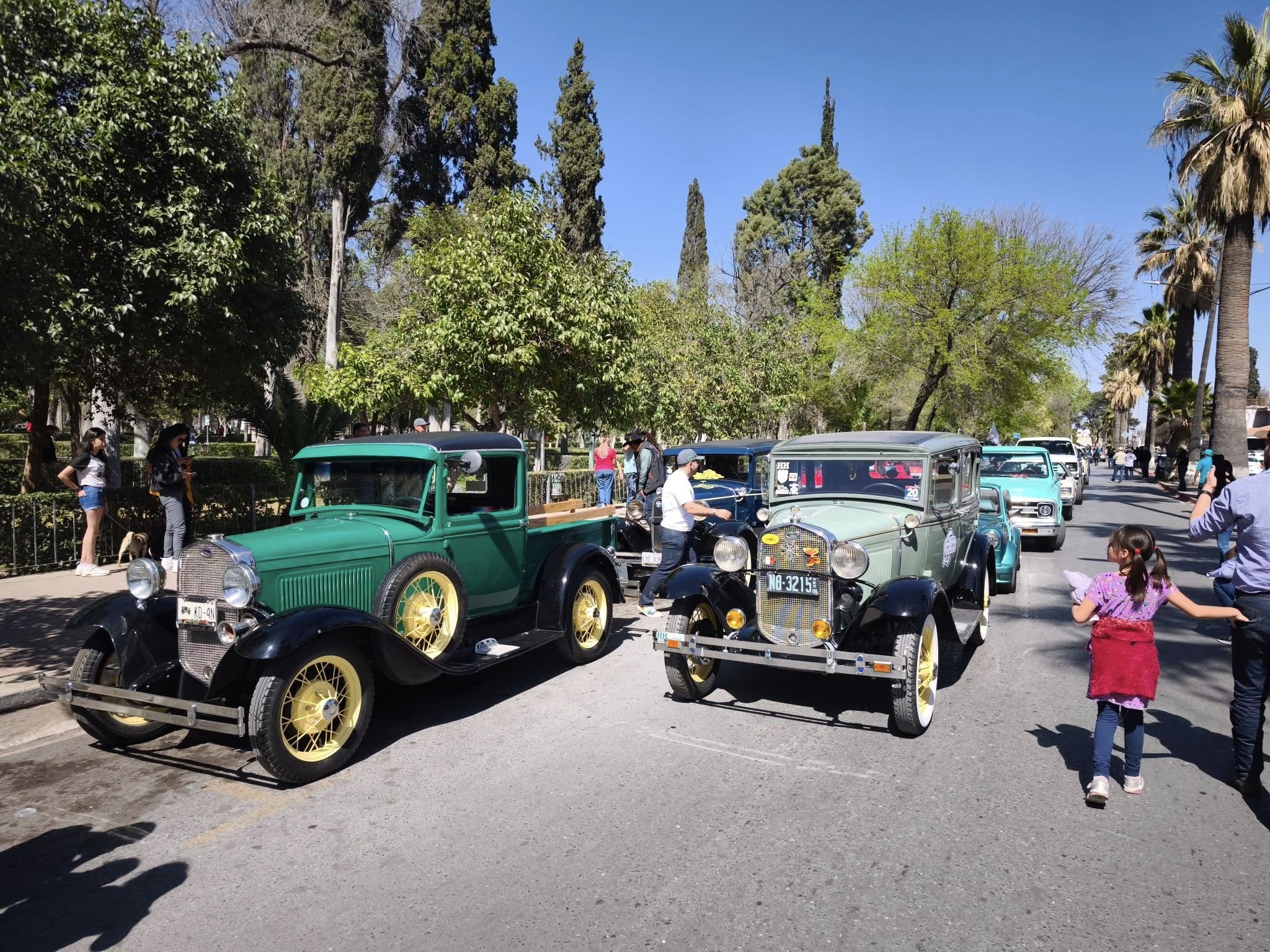 Ruedan carros de colección en Saltillo