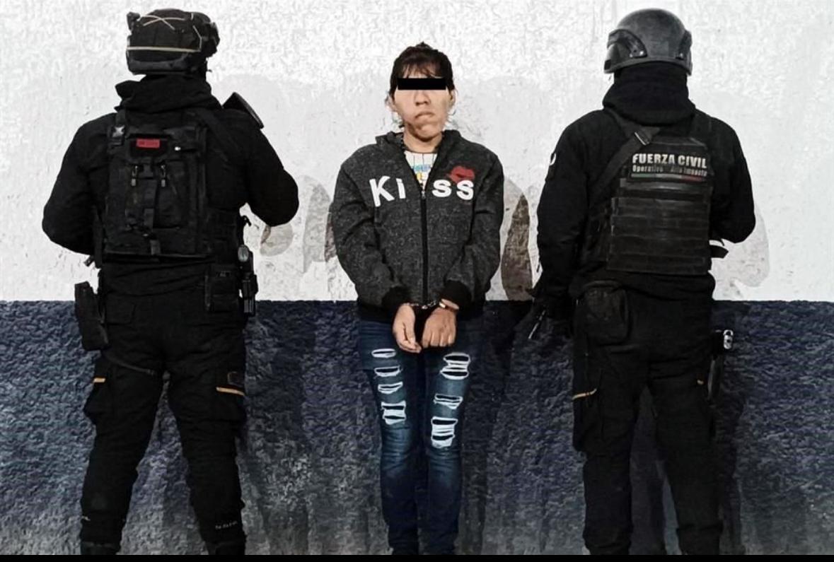 Detienen a mujer con marihuana en maleta
