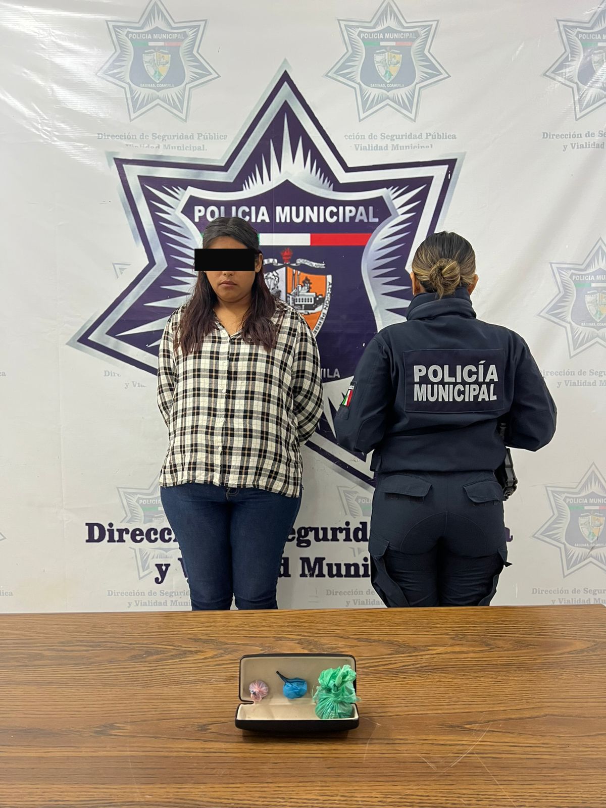 Detienen a dos  narcomenudistas