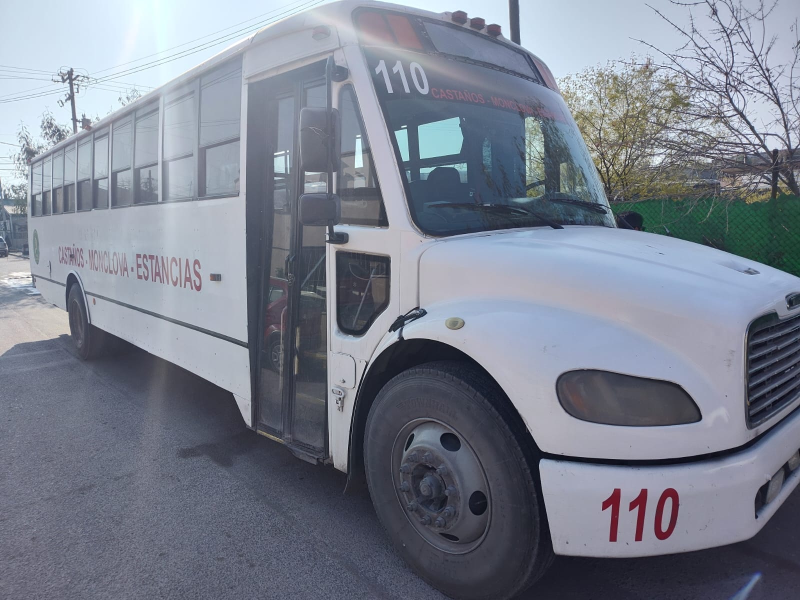 Protagoniza un accidente por querer ganar pasaje