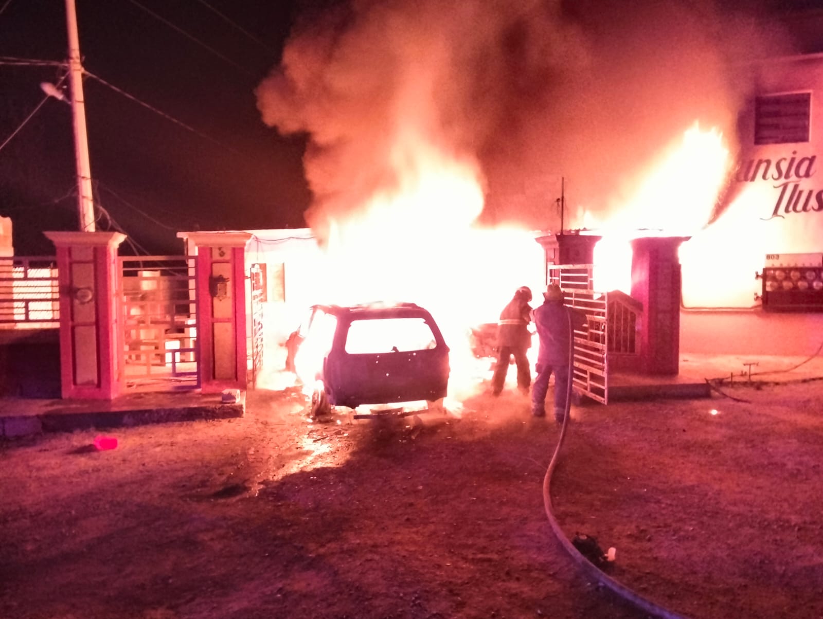 Se incendian dos autos… creen fue intencional