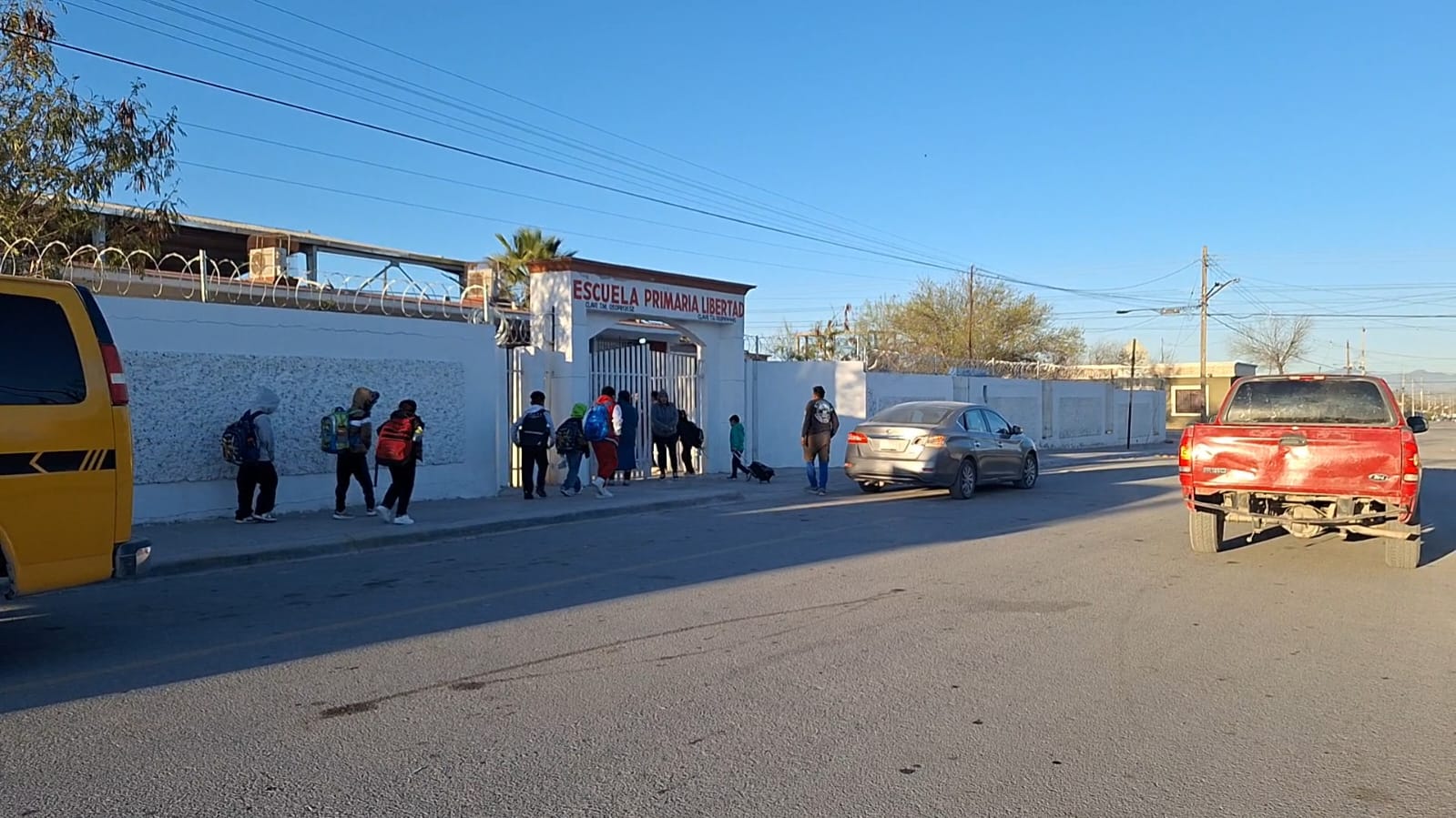Reabren primaria y citan a Subdirectora
