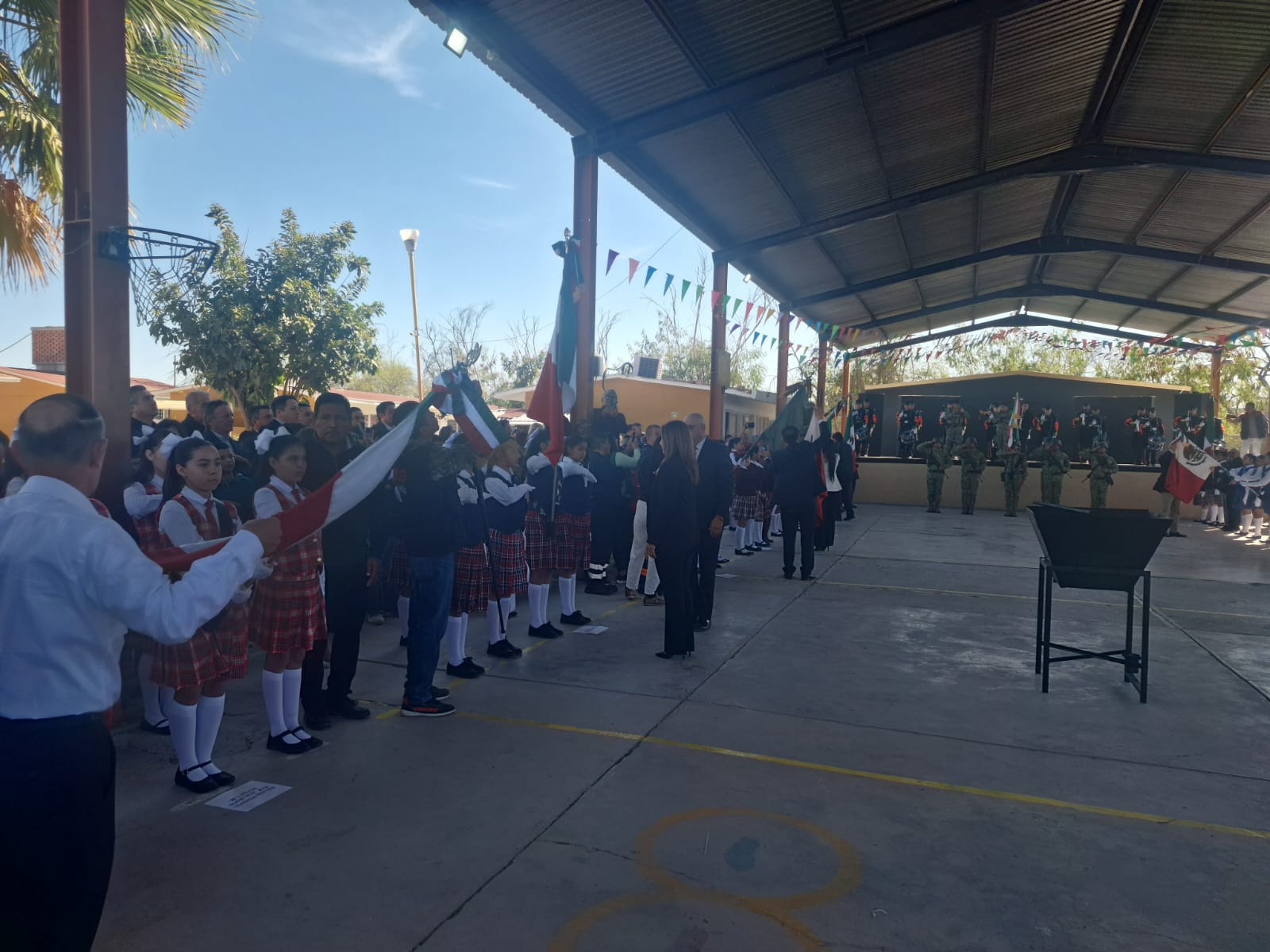 Celebran autoridades el Día de la Bandera