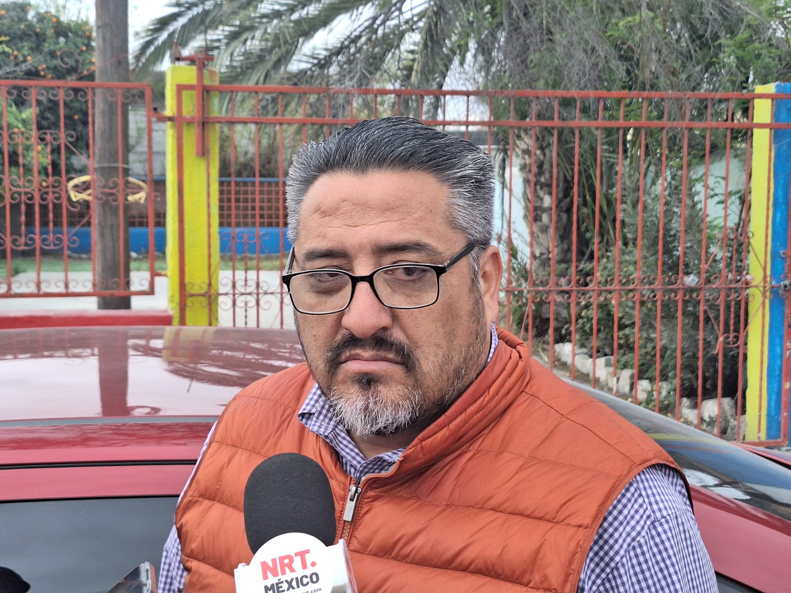 Se comprometen líderes a defender a profesores