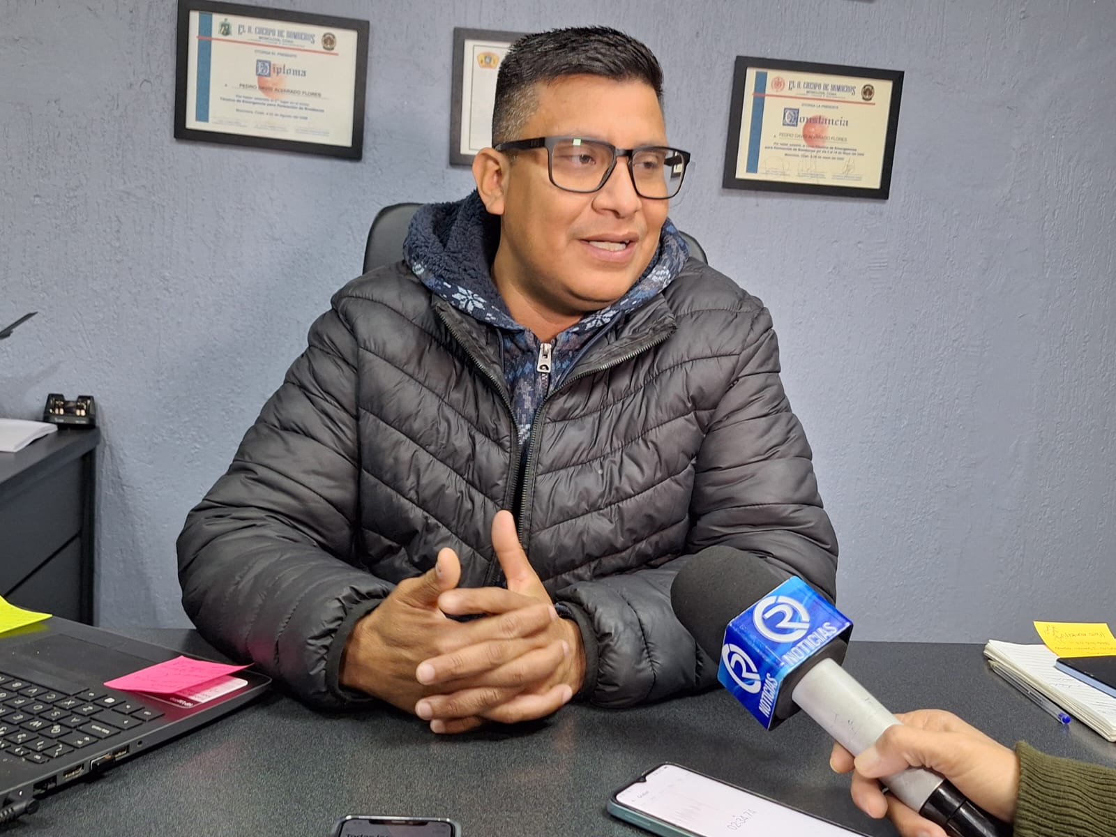 Investigan causas de incendio en Walmart