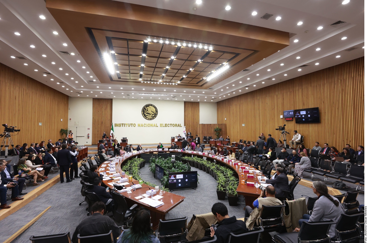 Pospone INE aprobación de candidatos