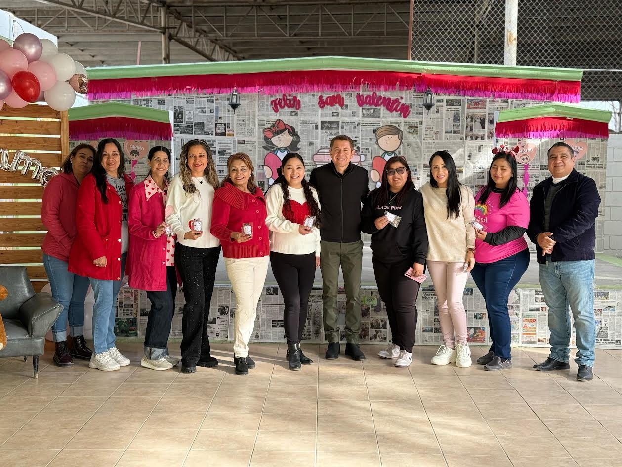 Celebran San Valentín con los docentes en SB