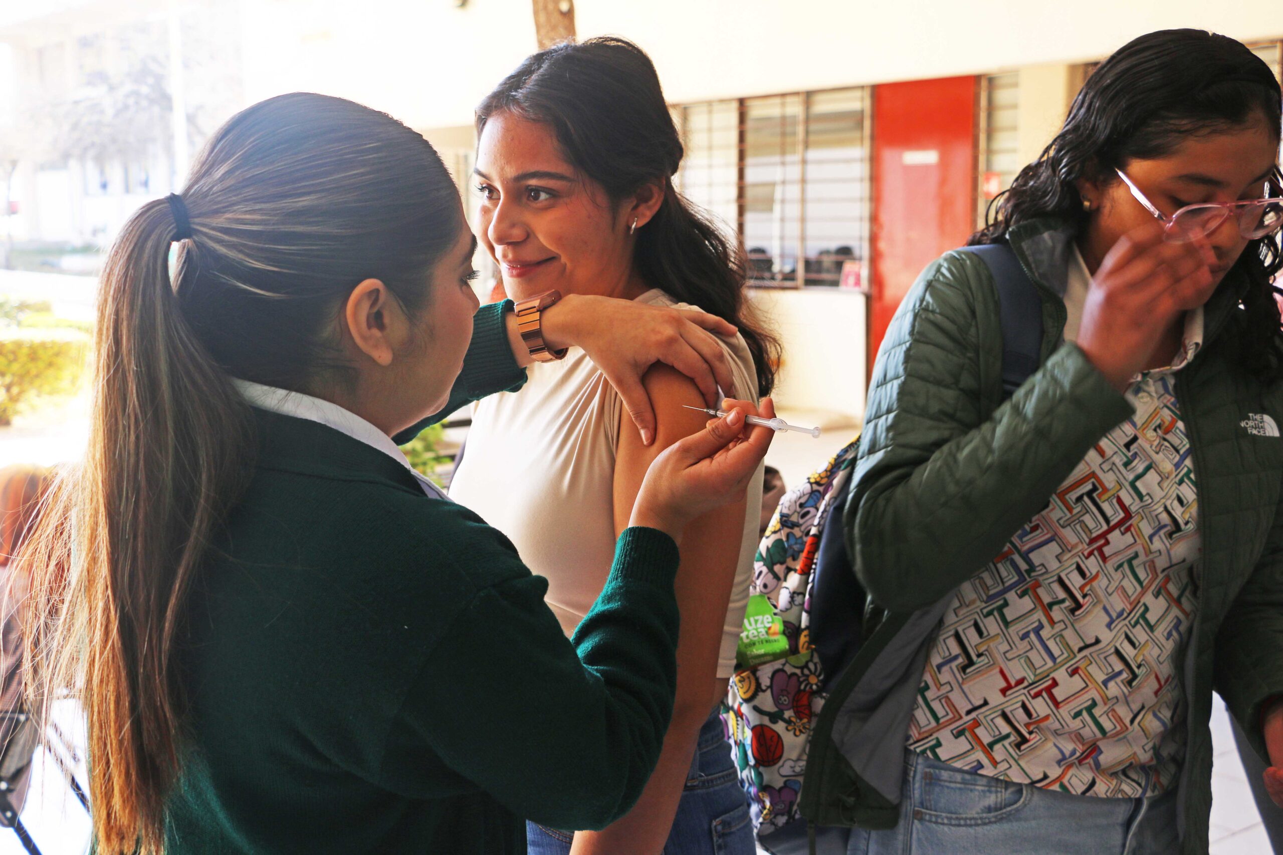 Inicia en la UAdeC la campaña “Vacúnate”