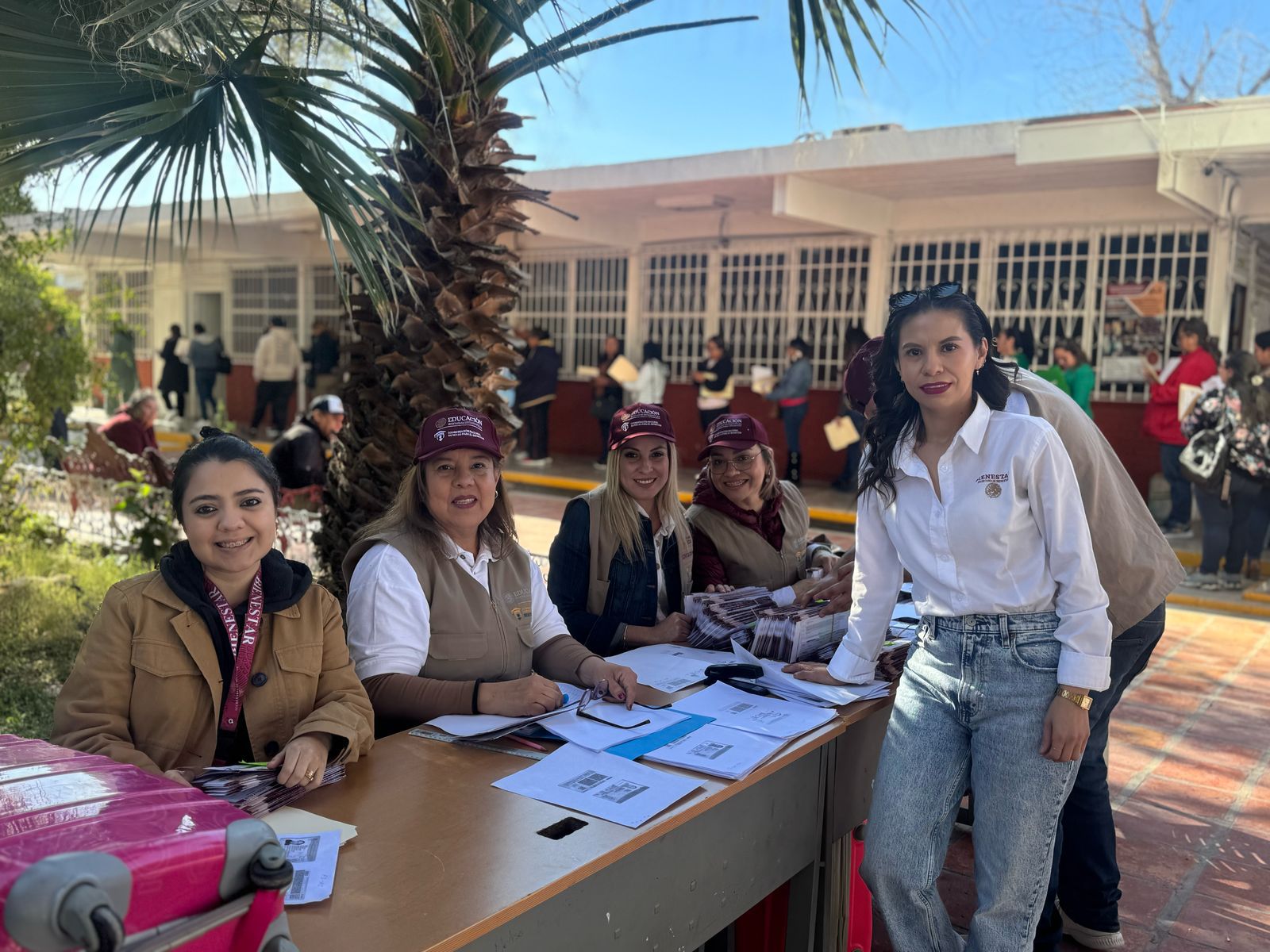 Inicia distribución de becas en secundarias