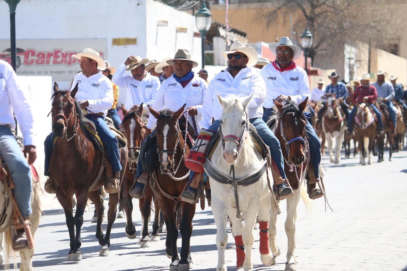 Rotundo éxito de la cabalgata Viesca-Parras