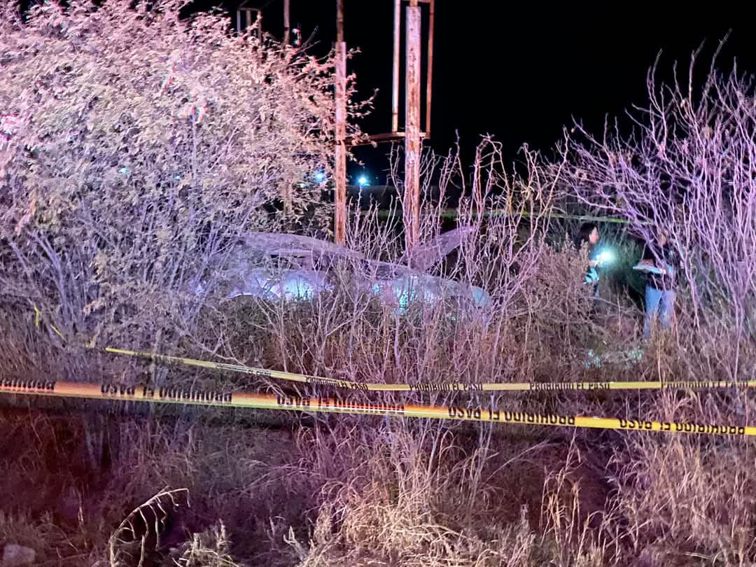 Muere joven en volcadura