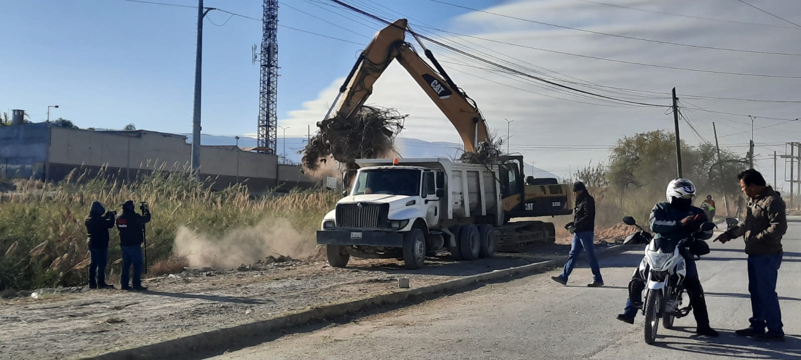 Realiza Ola Monclovense limpieza en Río Monclova