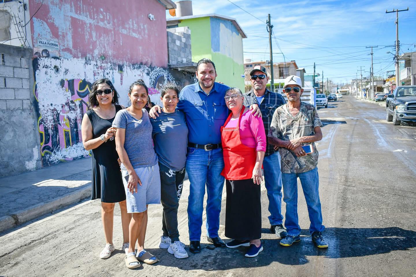 Cumple Carlos con vecinos de Praderas