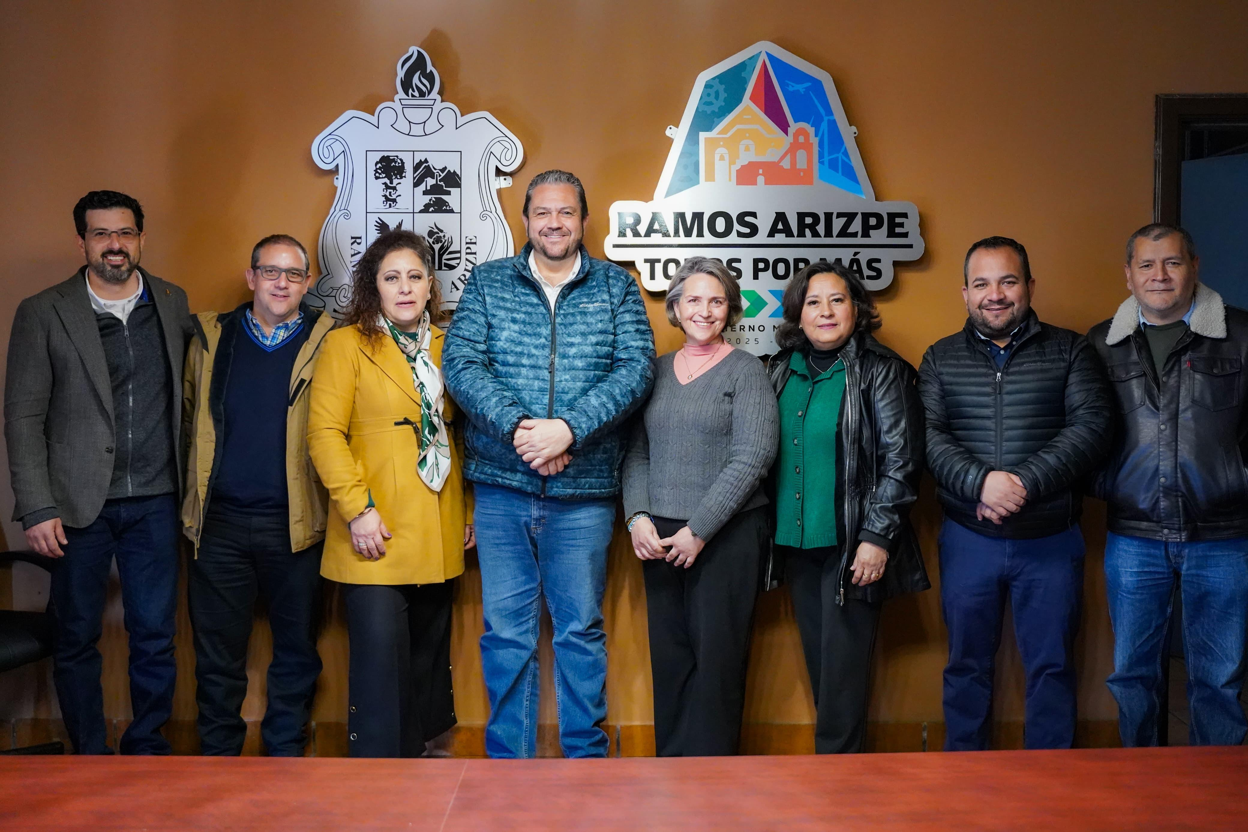 Ramos Arizpe y Colegio de Notarios fortalecen su colaboración en labores sociales