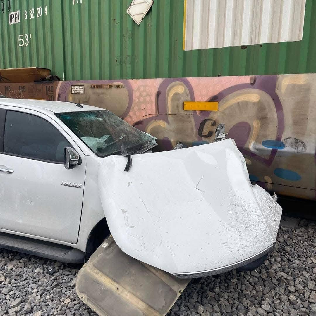 Intentó ganarle el paso al tren y terminó con lesiones
