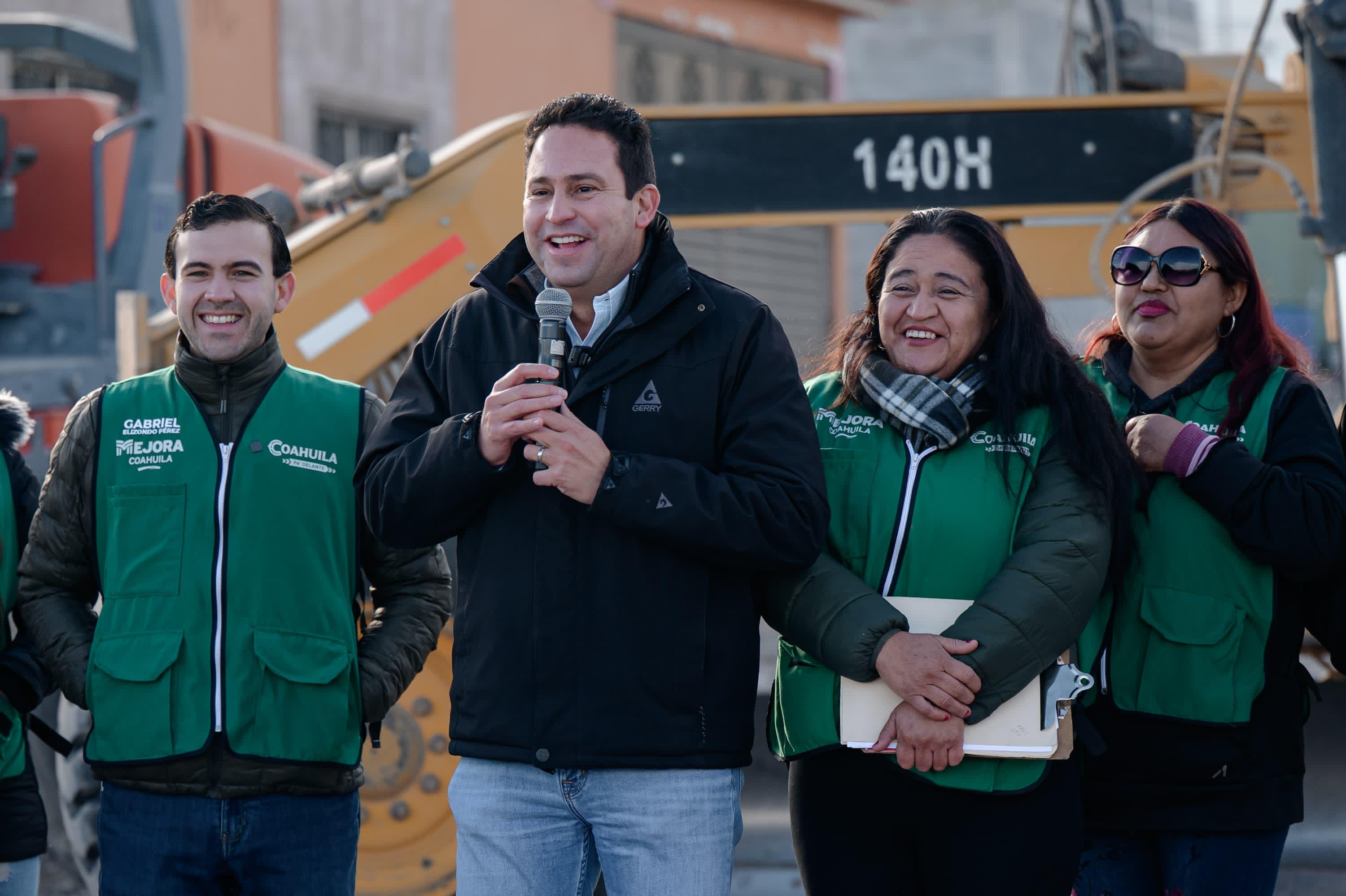 Lleva Javier Díaz más obras de pavimentación