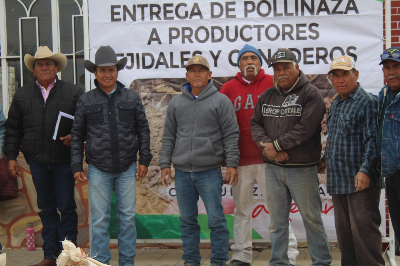 Lleva alcalde de Candela Fernando Juárez programa de pollinaza a bajo costo al ejido Huizachal