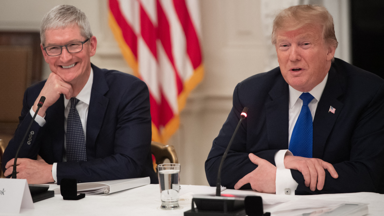 Apple confirma dichos de Trump y anuncia su mayor inversión en EU por 500,000 millones de dólares