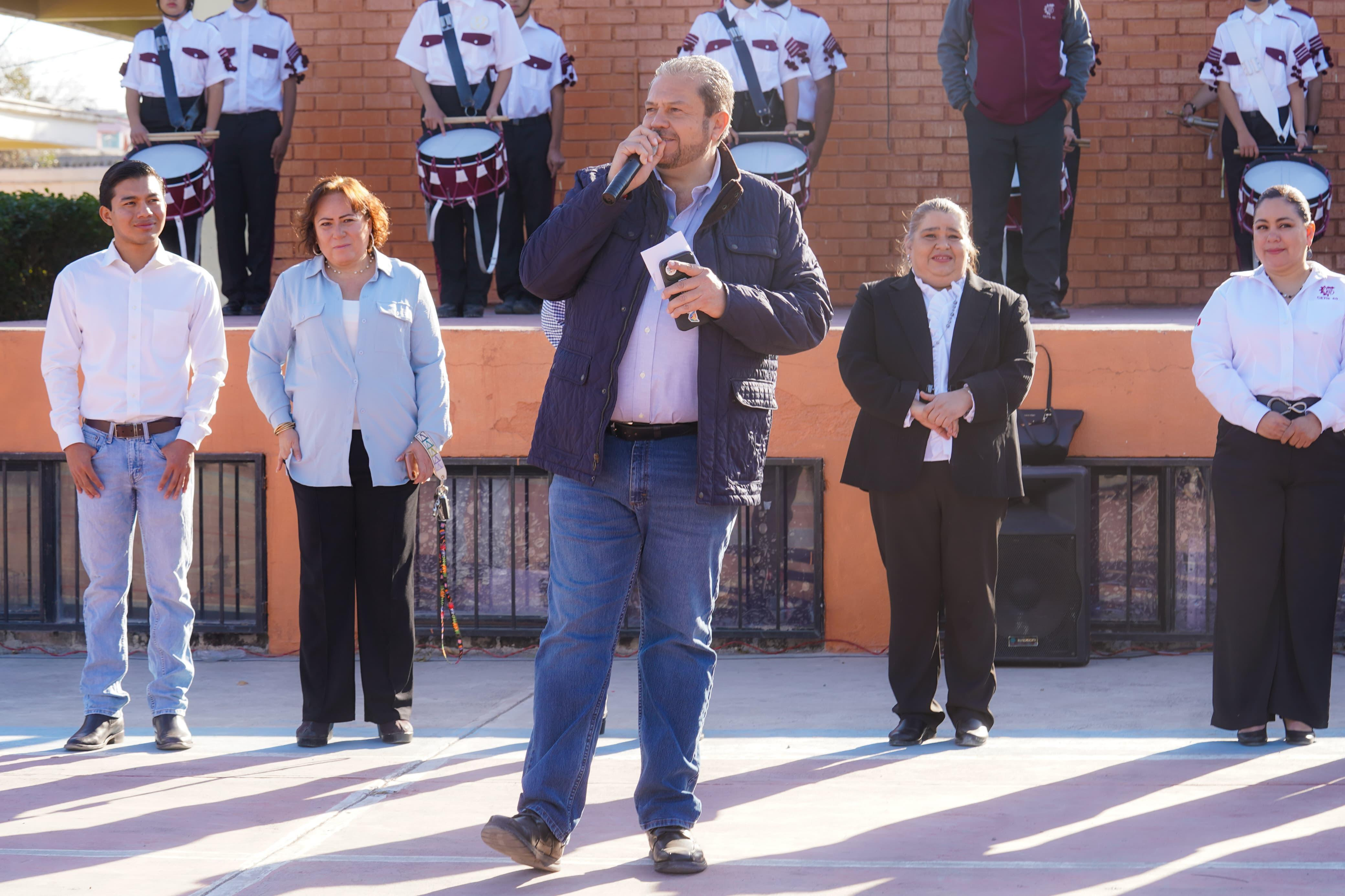 Alcalde refrenda compromiso con la educación en Ramos Arizpe