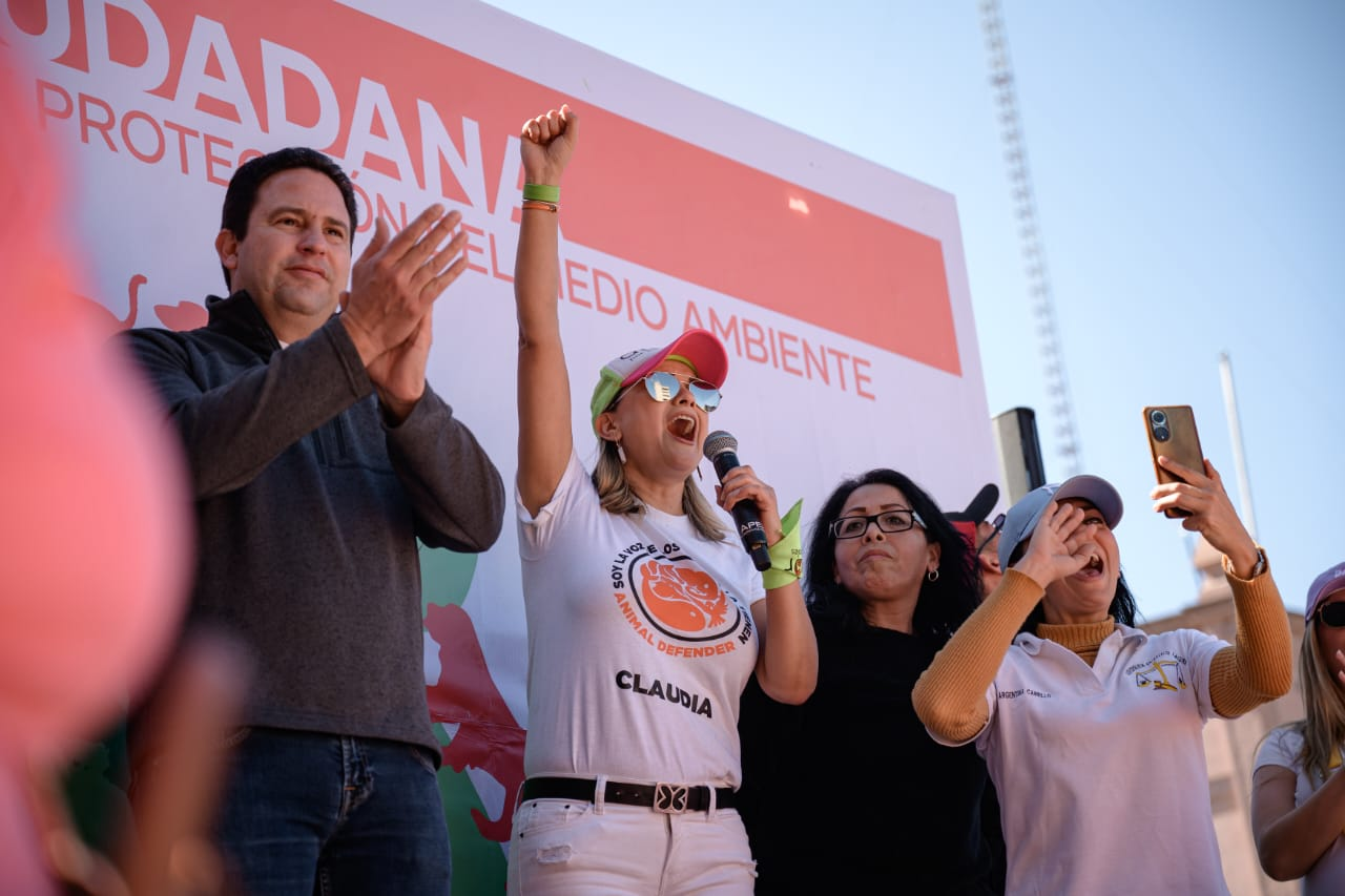 Se compromete Javier Díaz a trabajar con sociedad civil por animales de compañía