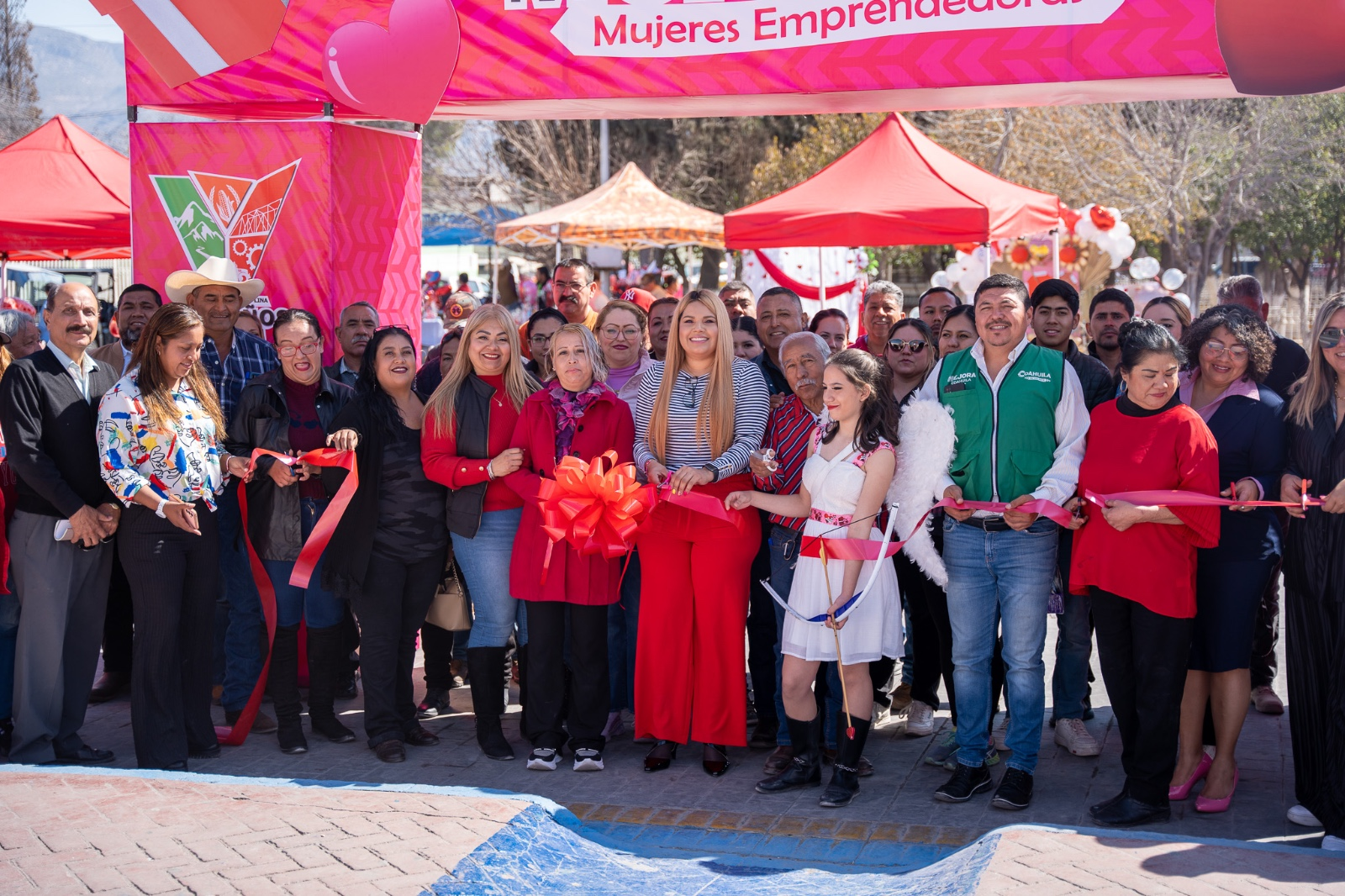Impulsa Yesica creatividad y talento con “Mercadito de San Valentín”