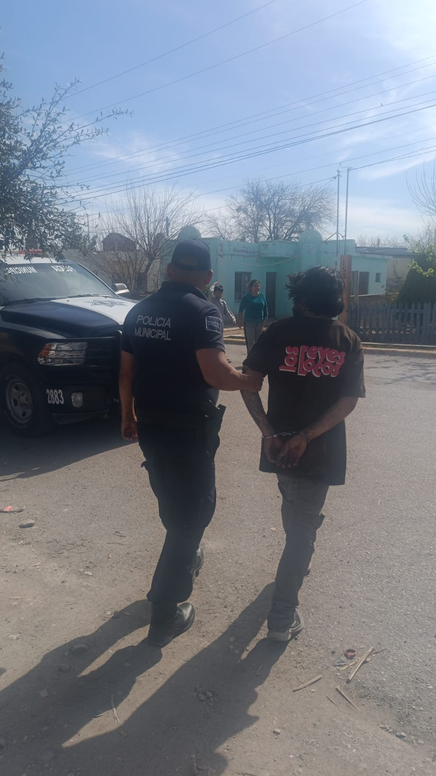 Detienen en Agujita a un hombre por tirar basura en espacios públicos.