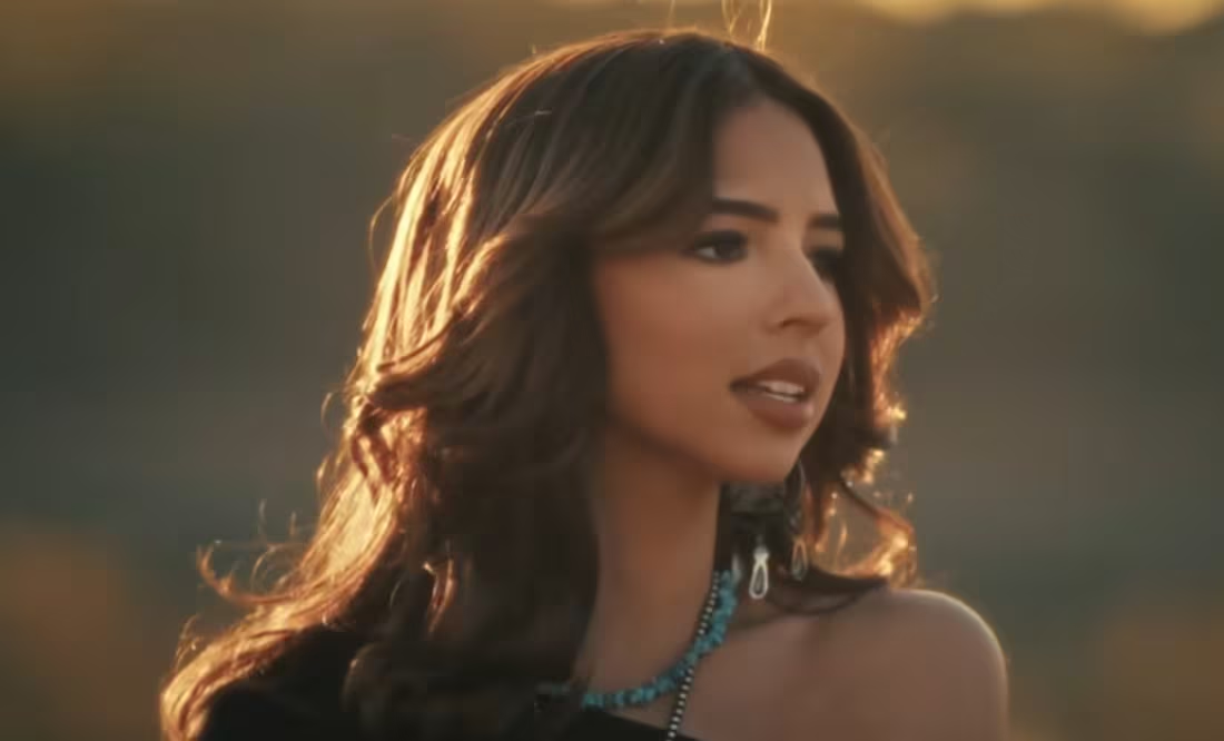 Ángela Aguilar se lleva los aplausos con su nueva canción y su nuevo look