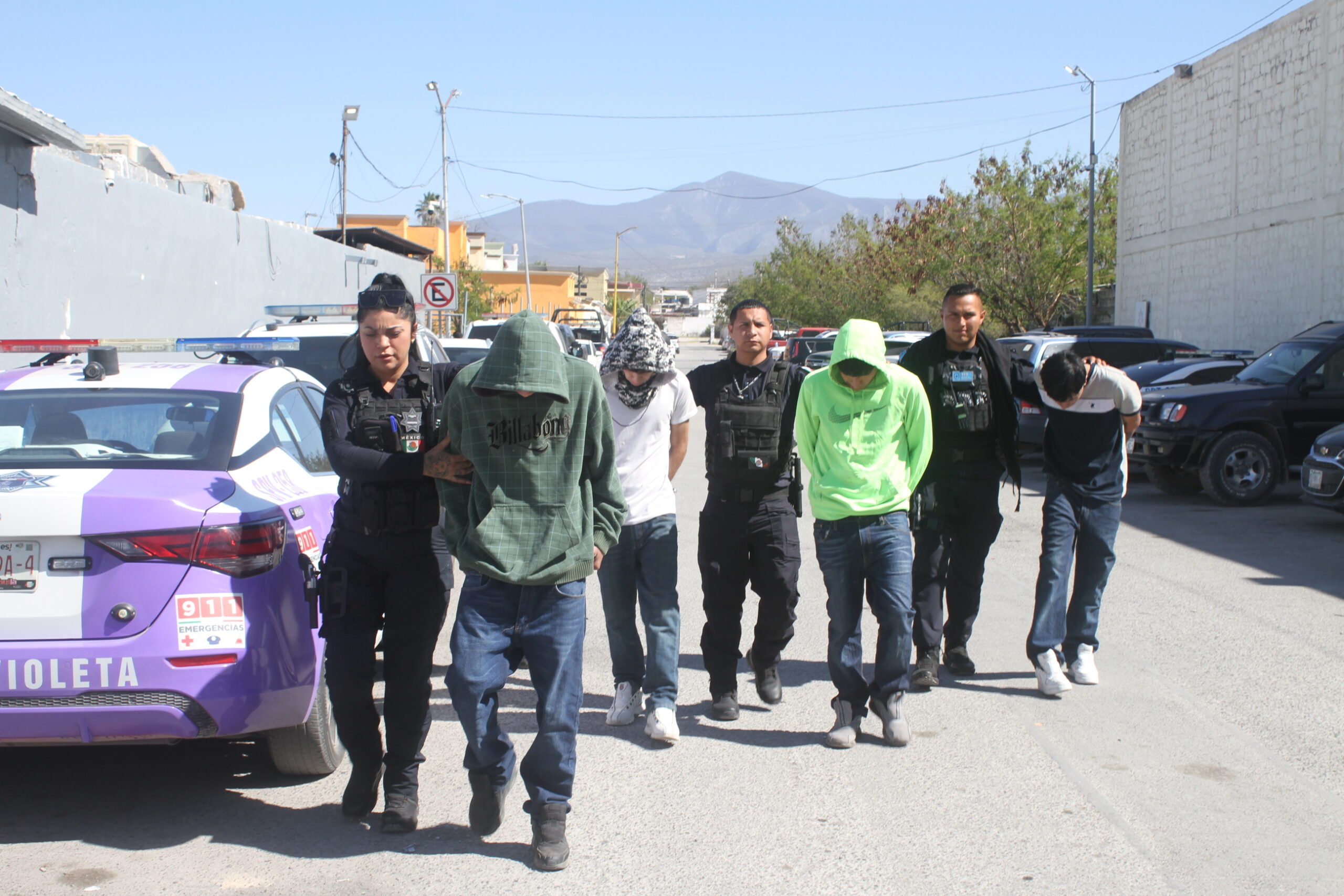 Por posesión de drogas detienen a 6 jóvenes