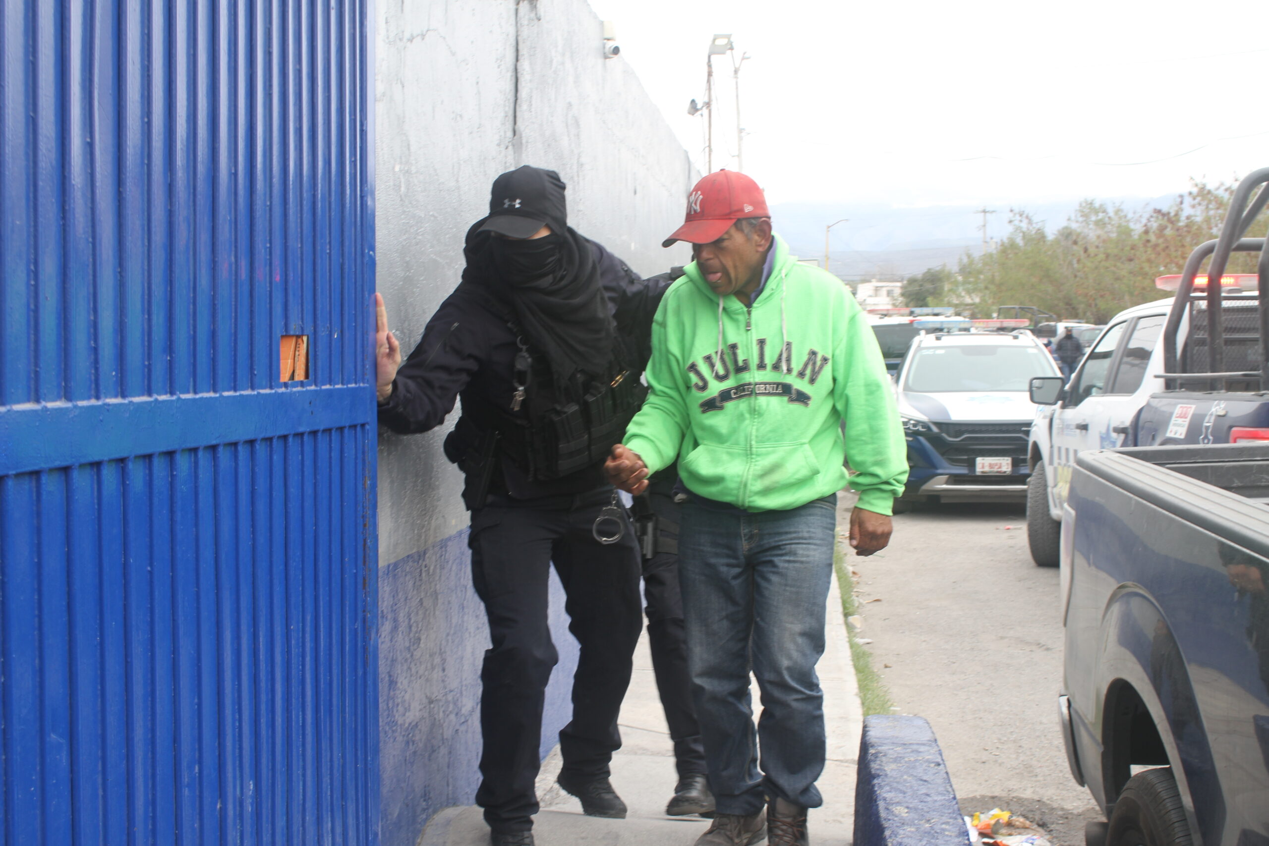 No respeta ni la Iglesia; lo encierran en celdas
