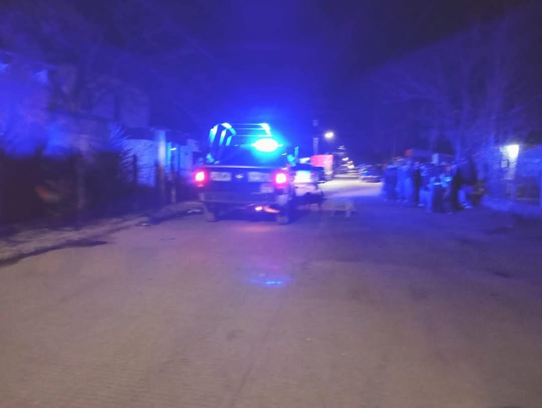 Dañan patrullas en medio de riña
