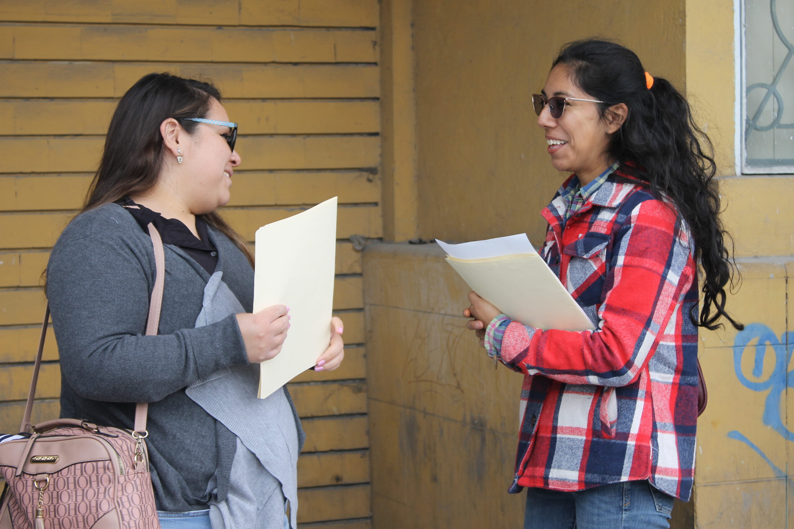 Busca ingeniera empleo para sostener a su hija